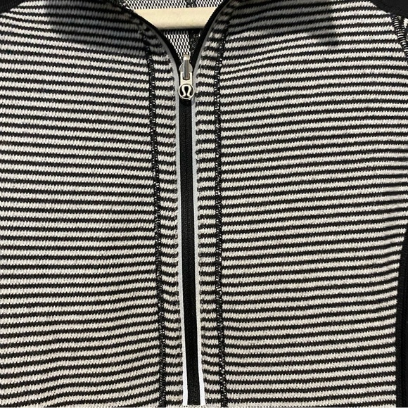 Lululemon Black and White Striped Half Zip Jacket small - Picture 5 of 8